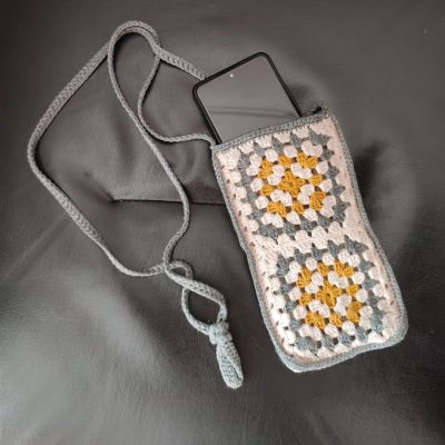 Amigurumi El Örgüsü Askılı Telefon Çantası